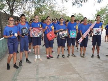 Alunos apresentam premiaÃ§Ã£o da AÃ§Ã£o Entre Amigos Luz do AmanhÃ£