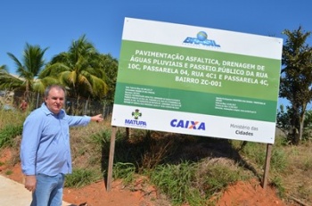 Prefeito Valtinho da ordem de serviÃ§o para drenagem, pavimentaÃ§Ã£o e calÃ§ada no ZC1