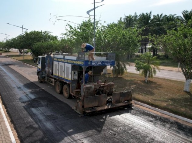 Avenidas do entorno do Complexo Turístico dos Lagos são recapeadas