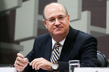 Economia ainda estÃ¡ fraca, mas em recuperaÃ§Ã£o e pode crescer 2% em 2018, diz presidente do BC