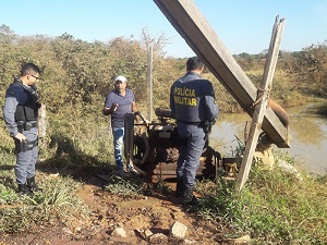 LadrÃµes roubam Ã³leo diesel e bateria de motor que abastece caminhÃµes pipas em Peixoto