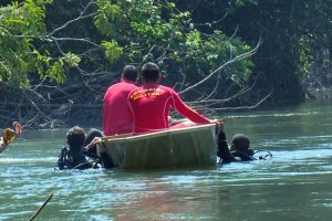 Bombeiros localizam corpos de pai e filho no Rio Peixoto 