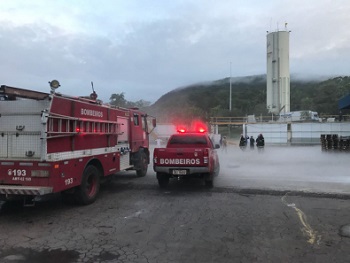 IncÃªndio atinge frigorÃ­fico da JBS em de Barra do GarÃ§as