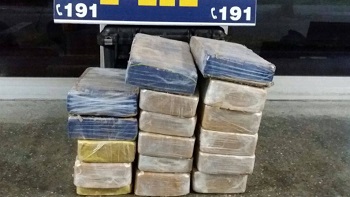 Mais de 16 kg de cocaÃ­na Ã© apreendida e dois sÃ£o presos