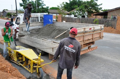 Prefeitura realiza obras de meio-fio e sarjetas em ruas asfaltadas do Cidade Alta