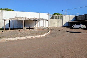 Menores sÃ£o flagrados de madrugada tentando fugir do Pomeri