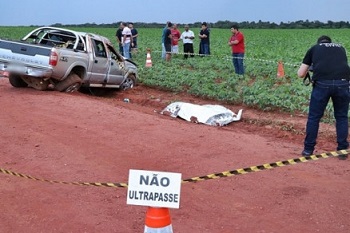 Caminhonete capota e servidor pÃºblico morre