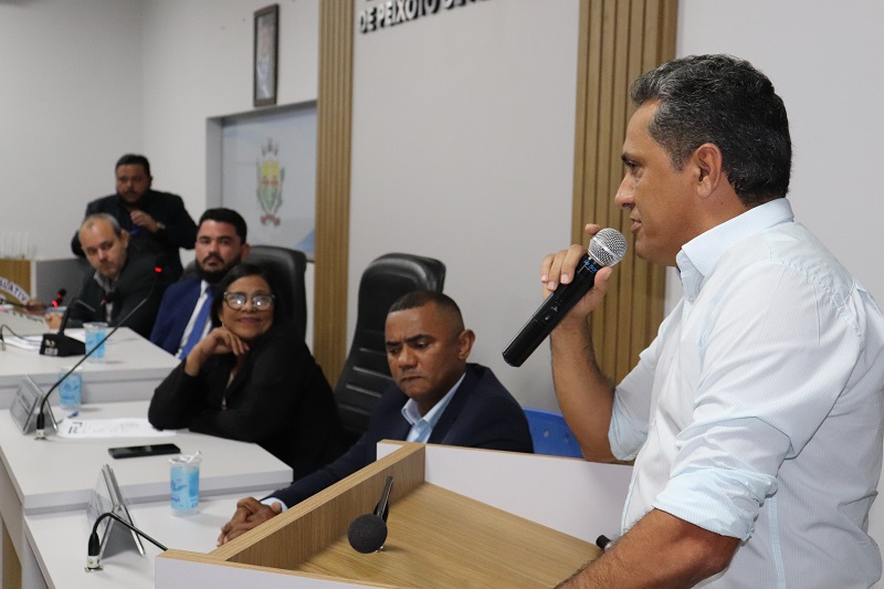 Prefeito Paulistinha vai a Câmara defender Piso Salarial e REFIS 2025