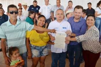 Governador Pedro Taques entrega TÃ­tulos Definitivos em Terra Nova do Norte