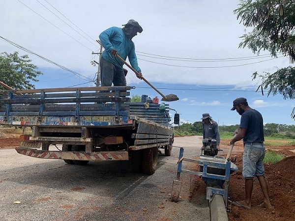 Fase conclusiva de pavimentação no Setor Industrial