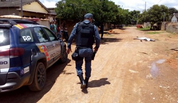 Duas pessoas sÃ£o executadas em Alta Floresta filho de vÃ­tima mata suspeito com enxadada