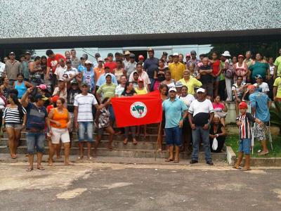 Integrantes do MST ocupam pÃ¡tio da sede do Incra em CuiabÃ¡