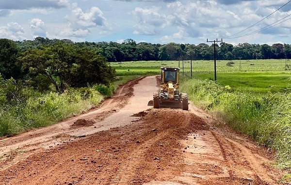 Estrada E-60 está sendo recuperada pela Secretaria de Obras