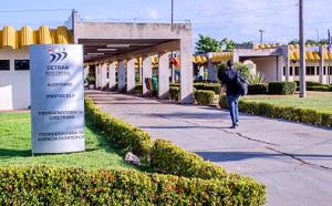 Defaz prende 25 e desarticula esquema de venda de CNHs