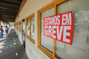 ApÃ³s dois meses servidores do Detran decidem encerrar greve