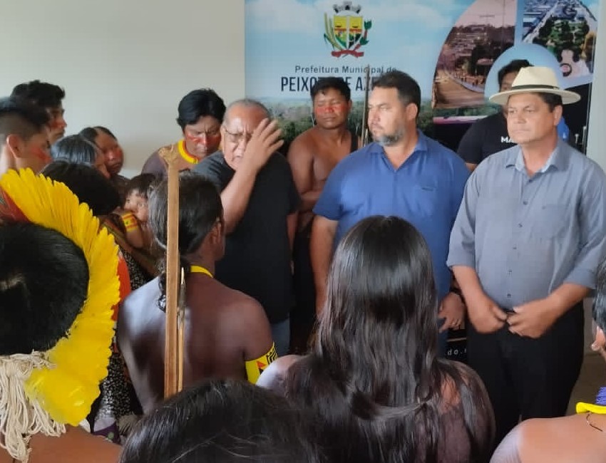 Indios caiapós são atendidos na Prefeitura de Peixoto