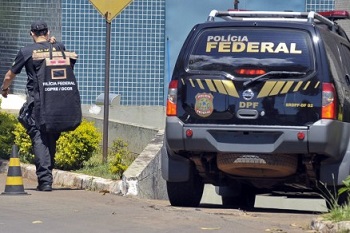 PF prende traficantes e apreende carros carretas e lancha