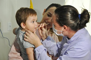  PSE faz avaliaÃ§Ãµes mÃ©dicas e odontolÃ³gicas na Creche Tia Celcita