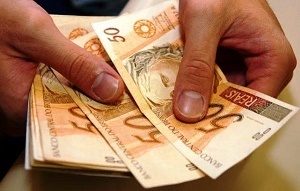 Reajuste do salÃ¡rio mÃ­nimo fica abaixo da inflaÃ§Ã£o; governo diz compensar em 2019