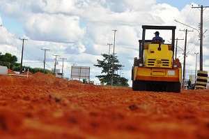 Prosseguem obras de drenagem e pavimentaÃ§Ã£o da Av. SebastiÃ£o Alves JÃºnior