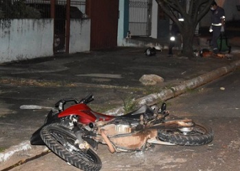 Rapaz em fuga morre apÃ³s cair de moto roubada em RondonÃ³polis 