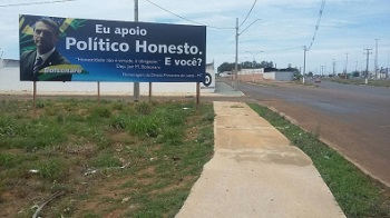 MPE pede retirada de outdoor de apoio a Bolsonaro 