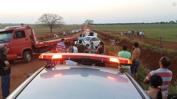 Mulher morre apÃ³s carro conduzido pela irmÃ£ capotar e cair em vala em TangarÃ¡ da Serra