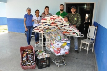 Hospital Regional recebe doaÃ§Ã£o de alimentos arrecadados na Festa dos Garimpeiros