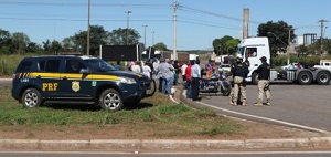 Caminhoneiros bloqueiam 12 pontos de 4 rodovias federais de MT