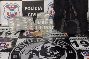 PolÃ­cia prende jovem com R$ 1,8 milhÃ£o perto da fronteira