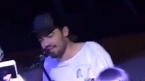 Fernando que faz dupla com Sorocaba surpreende e canta em bar em Sinop