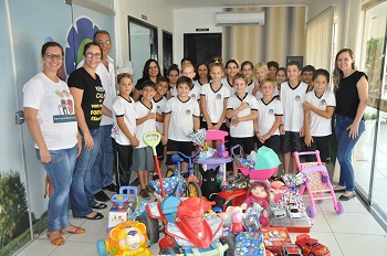 ColÃ©gio CEI Faz DoaÃ§Ãµes de Brinquedos para Festa das CrianÃ§as