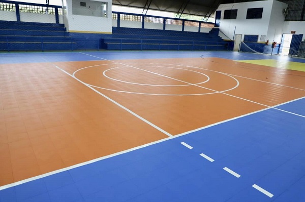 Prefeitura investe R$ 150 mil em novo piso do Ginásio de Esportes