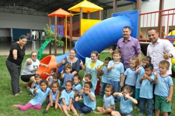 Escolas e Creches Municipais recebem Playground Infantil em MatupÃ¡