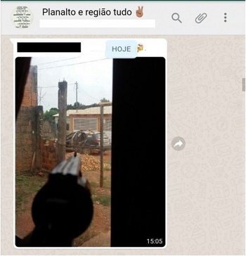 PolÃ­cia investiga foto que mostra arma sendo apontada para carro da PM