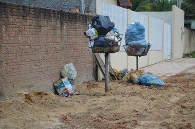 Moradores do Bairro Santa Isabel estÃ£o a uma semana sem Coleta de Lixo