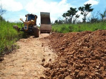 Secretaria de Obras enfrenta chuvas para recuperar Estrada ZÃ© Doca - Serrinha