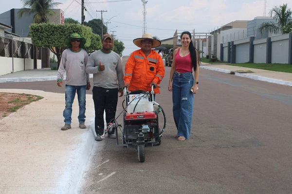 Agilização: Secretaria adquire máquina de pintar meio-fio