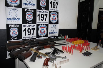 PolÃ­cia Civil cumpre mandado de prisÃ£o e apreende vÃ¡rias armas e muniÃ§Ãµes em MatupÃ¡. 