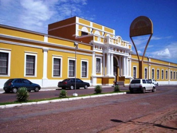 Bandidos rendem funcionÃ¡rios fazem arrastÃ£o no Sesc em CuiabÃ¡