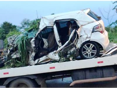 Irmãos morrem em colisão entre carro e caminhão em rodovia federal no Nortão