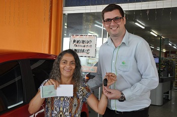  Ganhadora recebe oficialmente Carro 0 Km do Del Moro