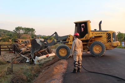 CaminhÃ£o Guincho Tomba na rodovia BR-163 motorista morre na hora