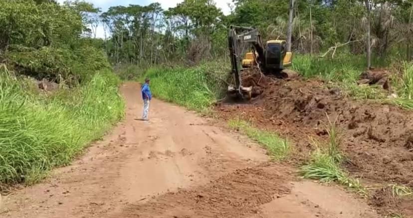 Estrada E-71 está sendo recuperada em Matupá