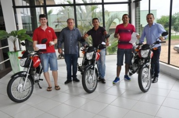 Prefeitura entrega 03 Motos 0 Km da Campanha IPTU Premiado 2017