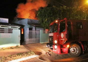 Casa pega fogo e moradora morre queimada em Nova Mutum