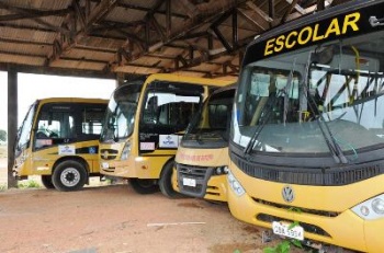 Frota de Ã´nibus escolares estÃ¡ sendo totalmente revisada em MatupÃ¡