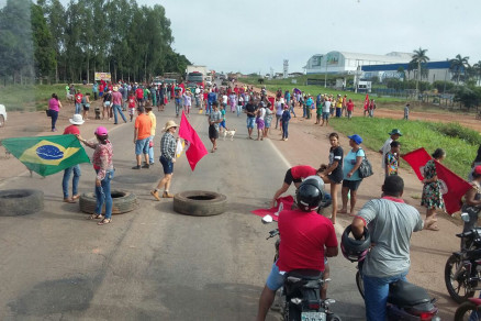 MST bloqueia rodovia e prevÃª mais atos contra prisÃ£o de Lula