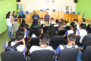 Alunos da Escola Vinicius de Moraes visitam CÃ¢mara de Vereadores de Peixoto