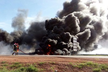 CaminhÃµes batem de frente, explodem e 3 pessoas morrem em MT